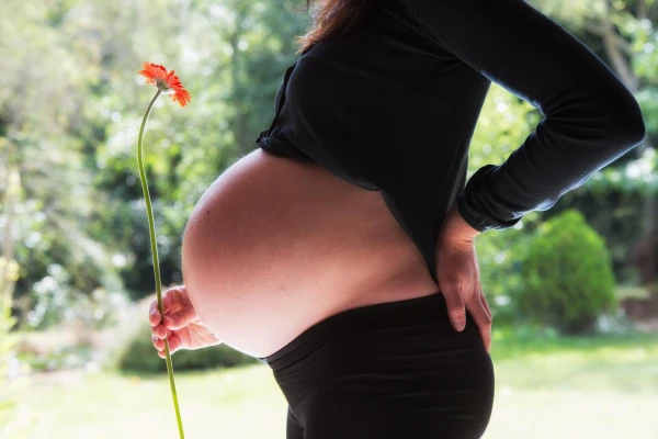 Pregnancy: tips to reduce back pain